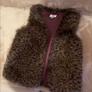 Cute fuzzy vest for girls ❤️